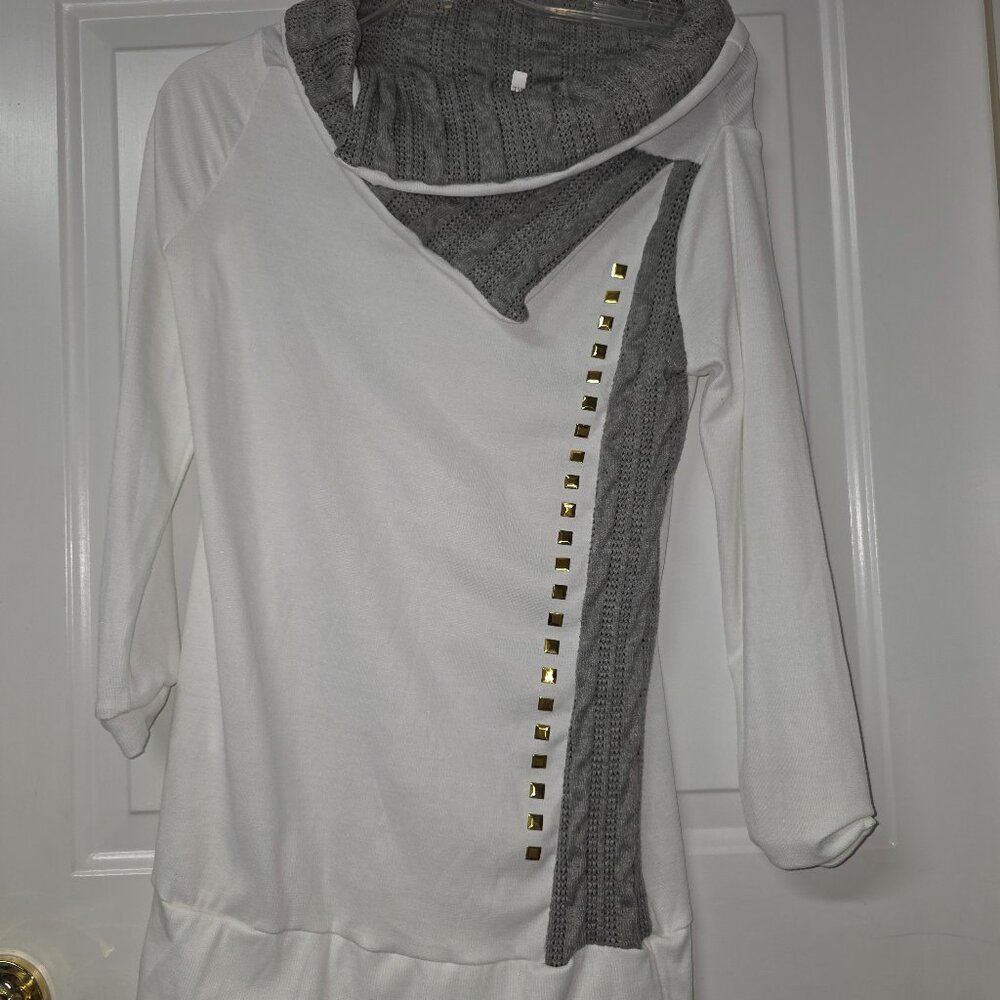 Unique light weight women's sweater xl white and gray cowl necky